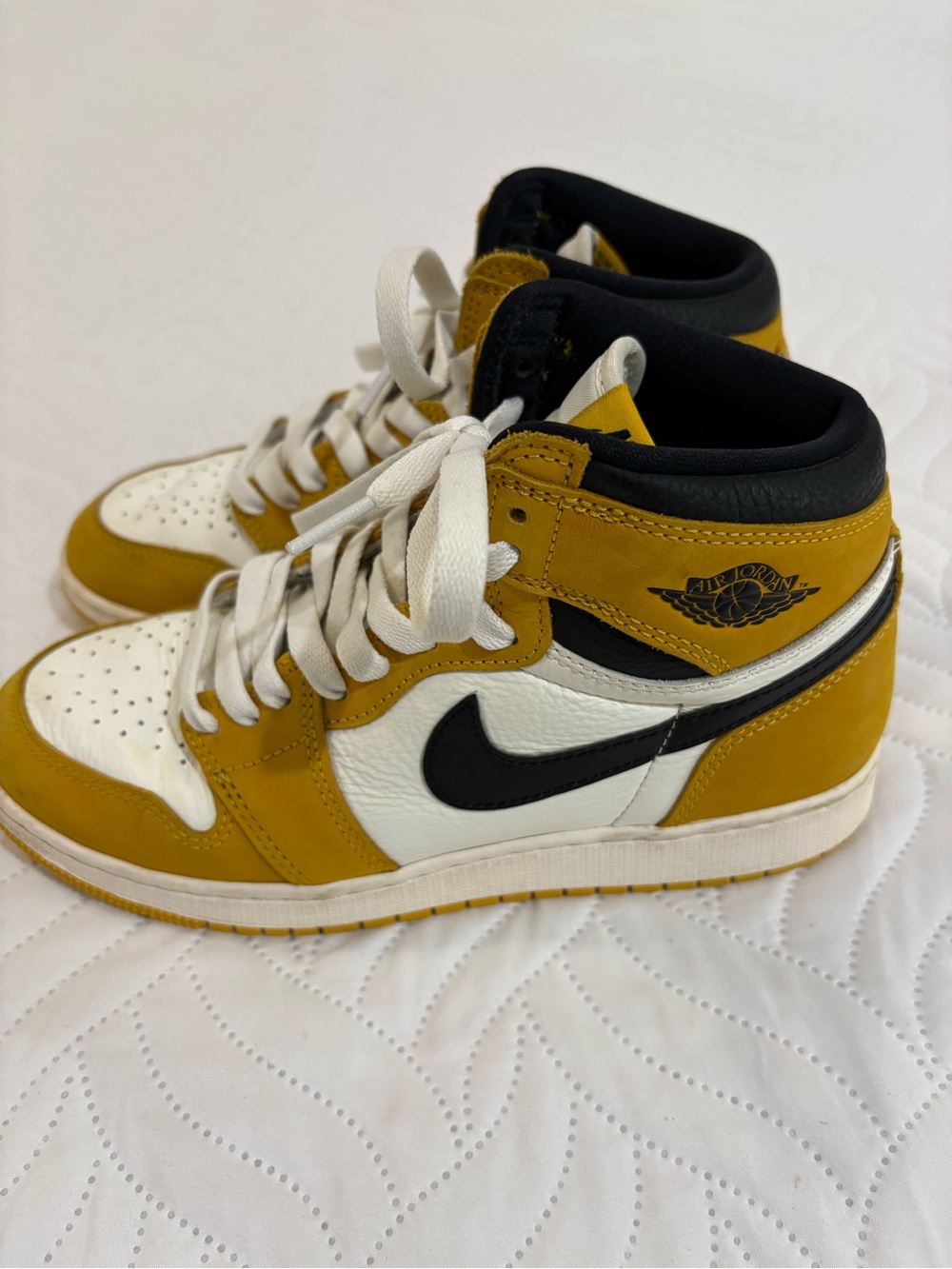 Nike Air Jordan 1 Retro High OG Yellow Ochre GS 6Y
